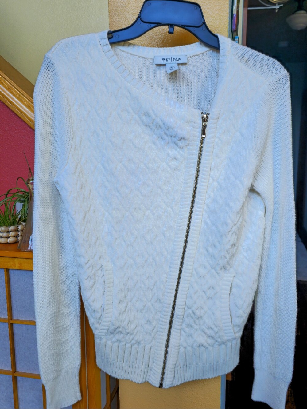 WhiteHouseBlackMarket White Asymetrical Zip Front cardigan Size Medium